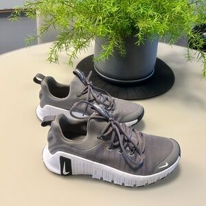 Nike Free Metcon 6 Men's Gray Athletic Shoes (worn once)